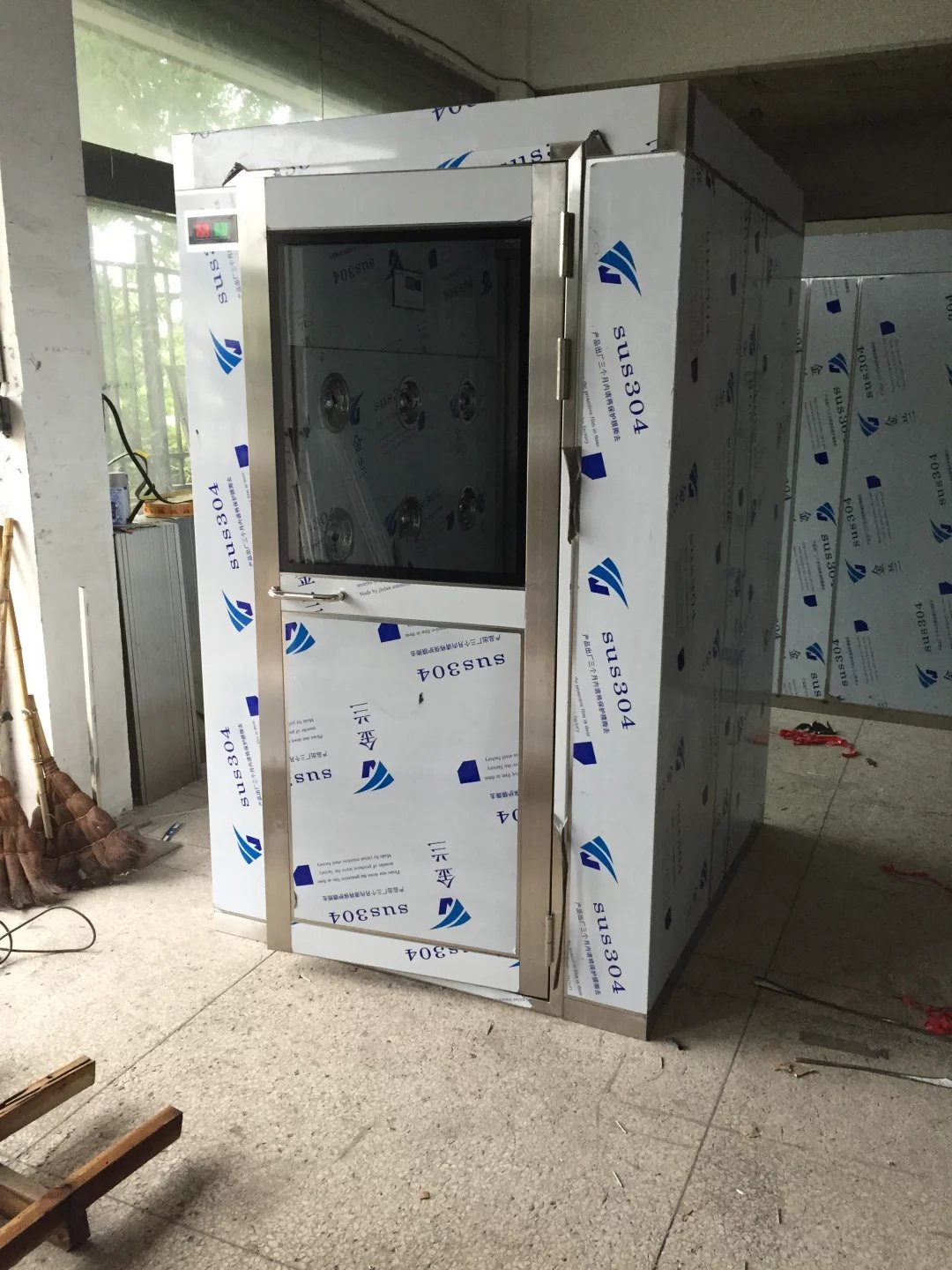 新疆風(fēng)淋室廠家供應(yīng)單人雙吹風(fēng)淋門(風(fēng)淋房)